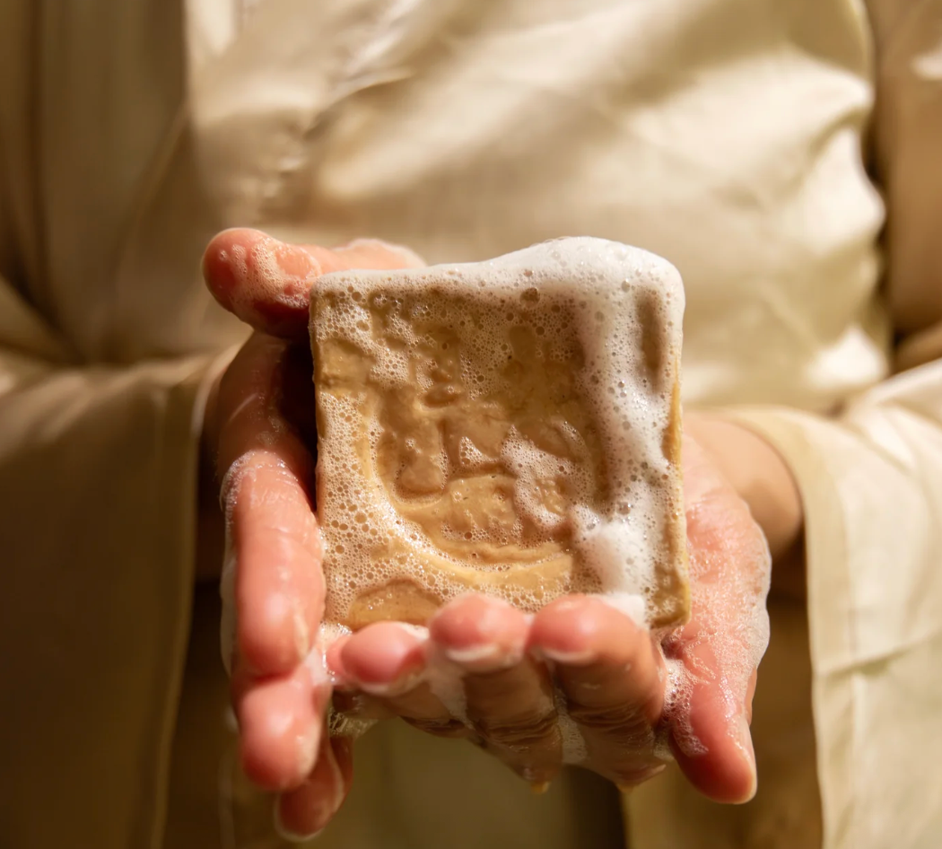Deeply nourishing virgin olive oil base