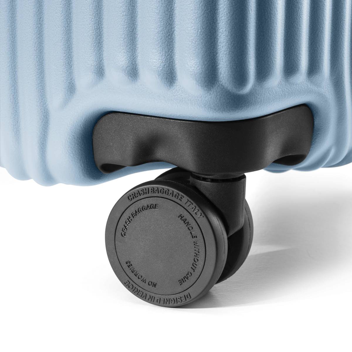 Four double 360° swiveling wheels allow a very smooth running.