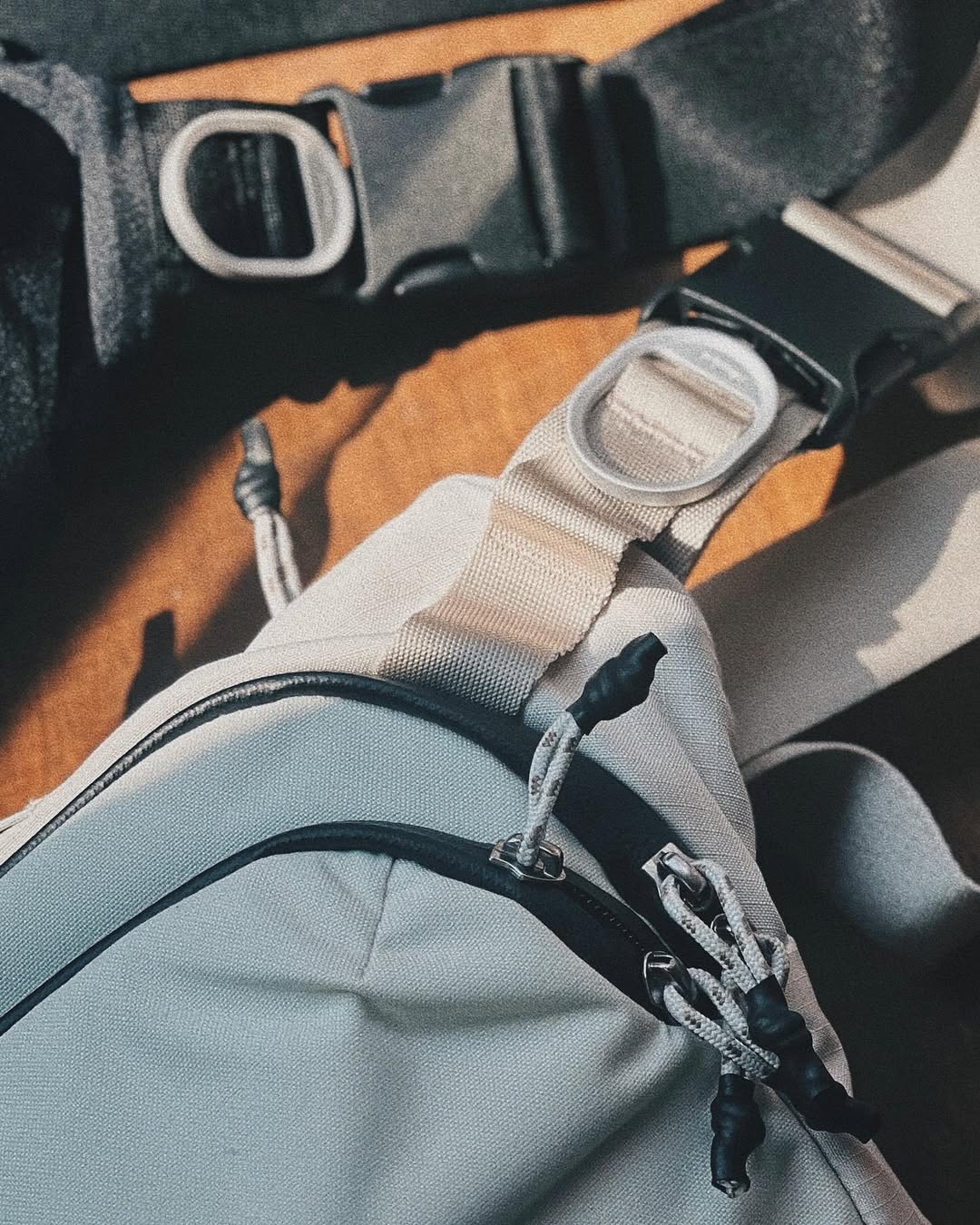 Orbitkey - Urban Sling Mini - Black – Heima