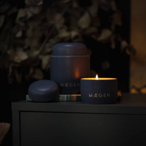 MAEGEN - Lykke 450g Candle - Deadnettle & Tobacco 香薰蠟燭