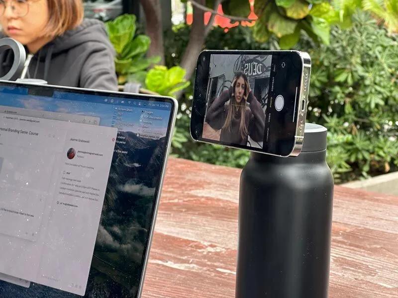 MagSafe magnetic bottle lid