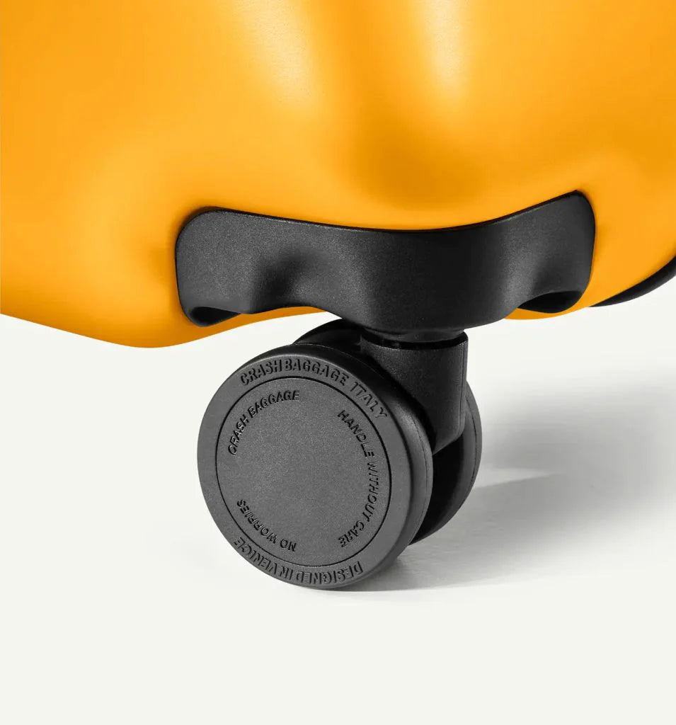 Four double 360° swiveling wheels allow a very smooth running.