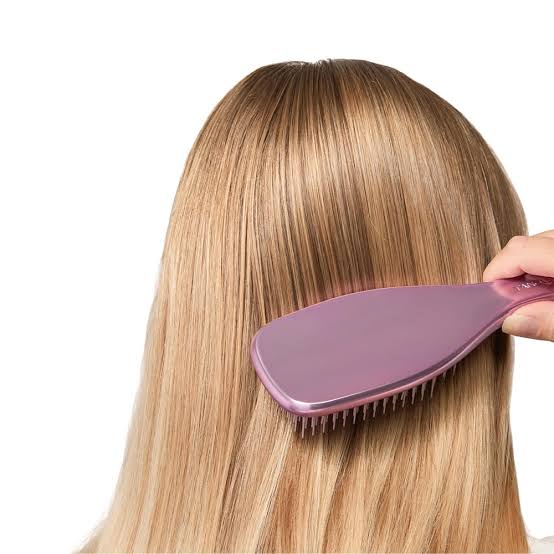 Scalp-friendly flexible teeth