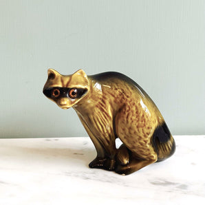 Heima Vintage - Sneaky Ceramic Racoon Figurine