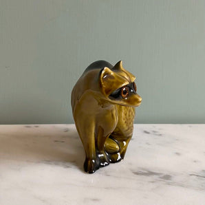 Heima Vintage - Sneaky Ceramic Racoon Figurine